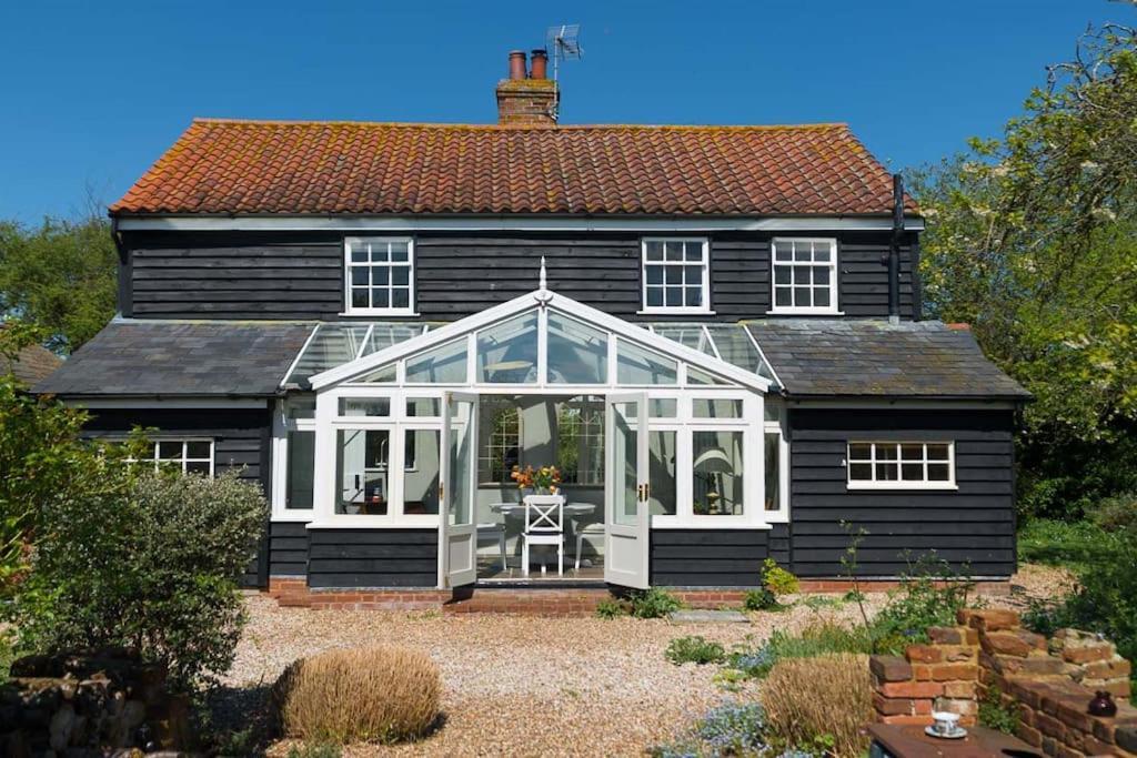 Navigation Cottage On The Historic Sea Lock Overlooking The Nature Reserve 莫尔登 外观 照片