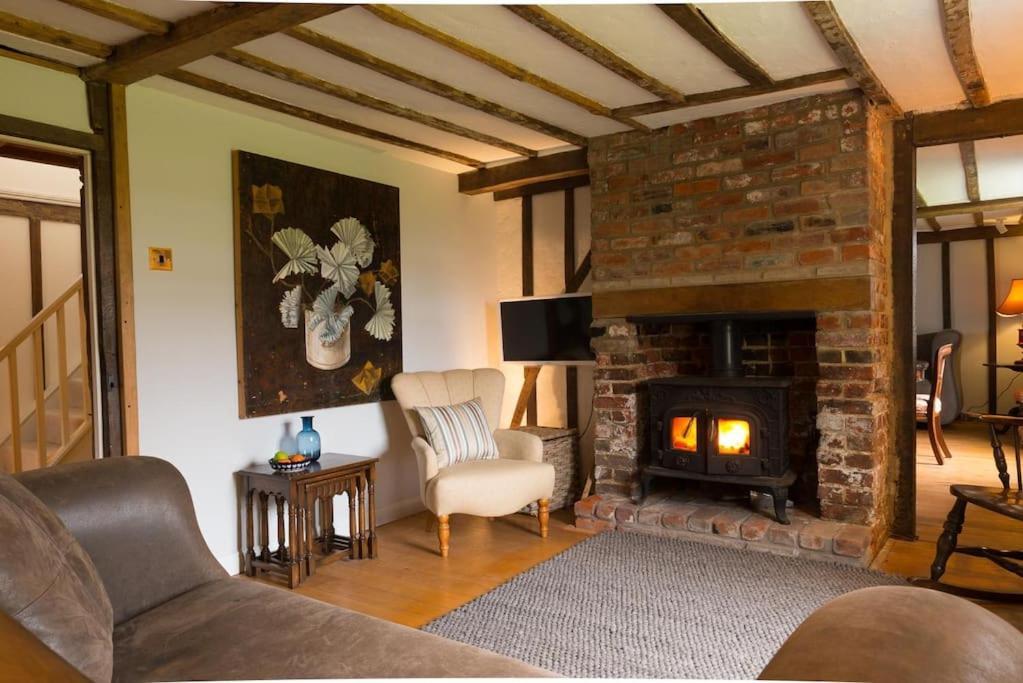 Navigation Cottage On The Historic Sea Lock Overlooking The Nature Reserve 莫尔登 外观 照片